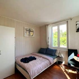 Studio for rent for CHF 1,825 per month in Wallisellen, Lindenstrasse
