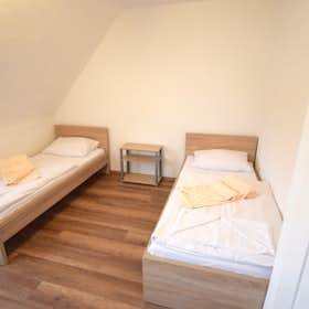 Apartment for rent for €3,000 per month in Stuttgart, Burckhardtstraße