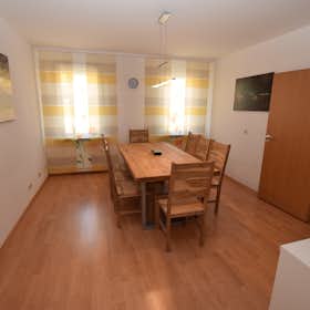 Apartment for rent for €3,000 per month in Stuttgart, Böblinger Straße