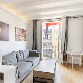 Apartment for rent for €1,390 per month in Barcelona, Carrer de Sant Pau
