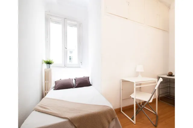 Private room in Calle de Montesa, Madrid (1284239) room image 2