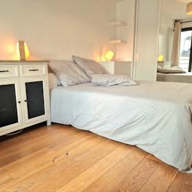 Private room for rent for €1,100 per month in Paris, Rue Eugène Oudiné