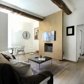 Apartment for rent for €3,190 per month in Bologna, Via Santo Stefano