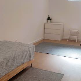 Private room for rent for €550 per month in Cascais, Rua António Sacramento