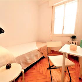 Private room for rent for €550 per month in Madrid, Calle del Pez Volador