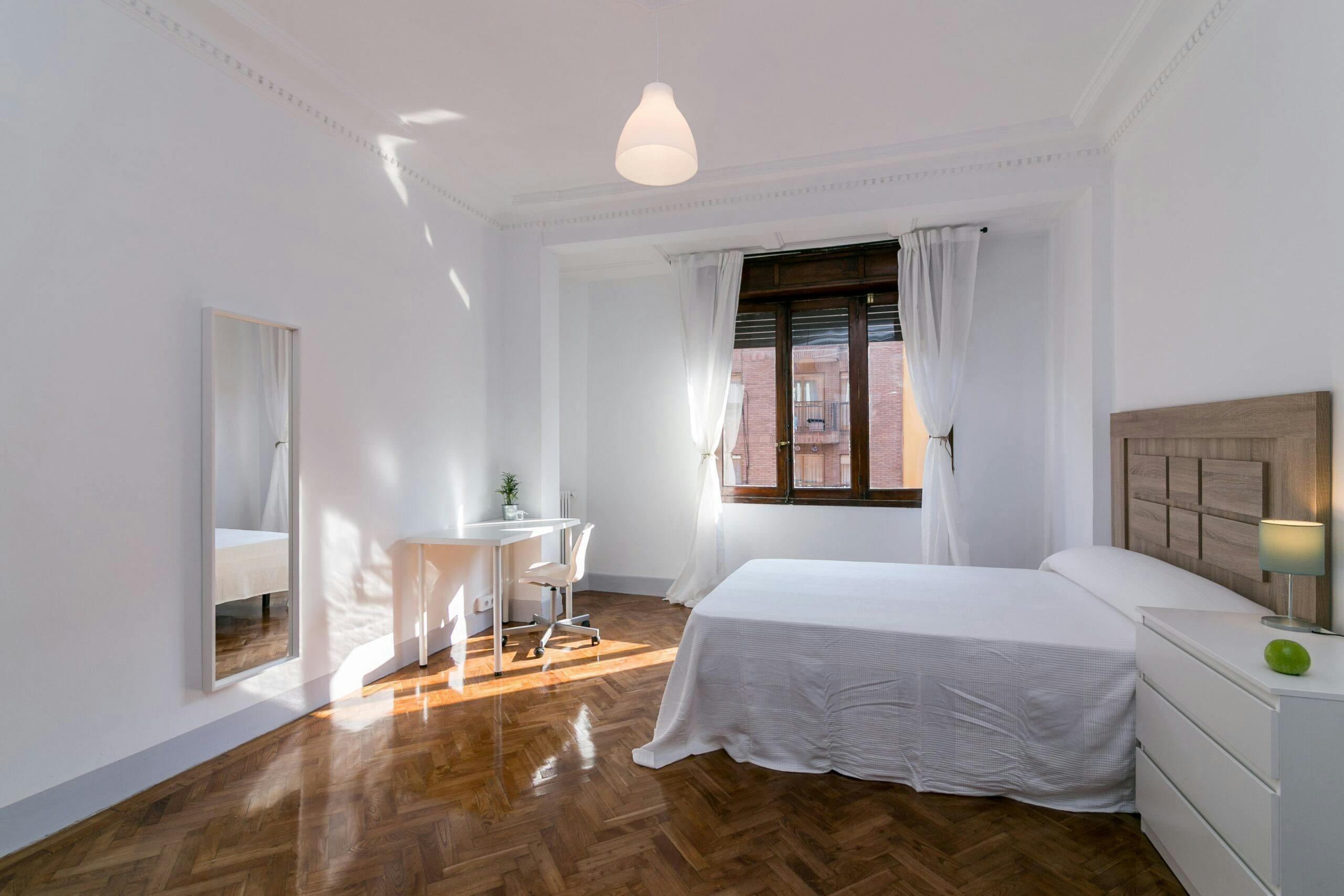 Chambre privée à louer pour 425 €/mois à Oviedo, Calle Asturias