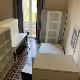 Shared room for rent for €470 per month in Florence, Viale Giuseppe Mazzini