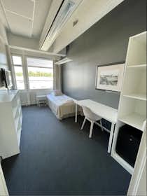 Privé kamer te huur voor € 449 per maand in Vantaa, Tikkurilantie