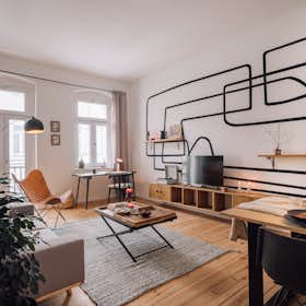 Apartment for rent for €2,338 per month in Berlin, Immanuelkirchstraße