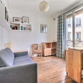 Apartment for rent for €1,378 per month in Paris, Rue Durantin