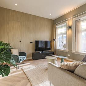 公寓 正在以 €2,300 的月租出租，其位于 Groningen, Stoeldraaierstraat