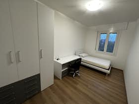 Private room for rent for €650 per month in Milan, Via Enrico De Nicola