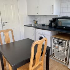 Apartment for rent for SEK 9,200 per month in Hägersten, Kryddkrämarbacken