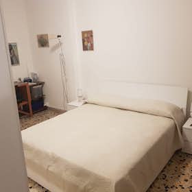 Appartement te huur voor € 2.450 per maand in Florence, Via Alessandro Allori