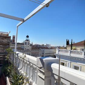 Apartment for rent for €2,600 per month in Madrid, Plaza de la Puerta del Sol