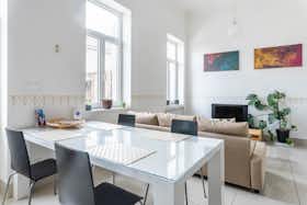 Wohnung zu mieten für 716.232 HUF pro Monat in Budapest, Hold utca