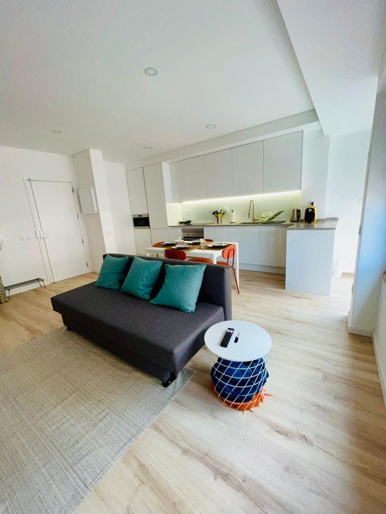 Apartment for rent for €800 per month in Almada, Rua de Irene Lisboa