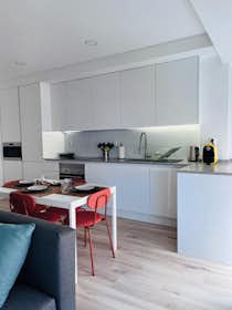 Apartment for rent for €800 per month in Almada, Rua de Irene Lisboa