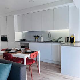Apartment for rent for €800 per month in Almada, Rua de Irene Lisboa