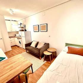 Apartment for rent for €1,667 per month in Madrid, Calle Gonzalo de Córdoba