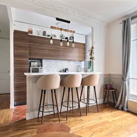 Apartment for rent for €1,699 per month in Paris, Rue Desnouettes