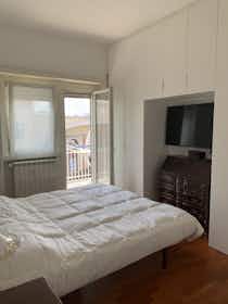 Apartment for rent for €1,250 per month in Rome, Via Alberto Pollio