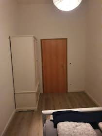 Квартира сдается в аренду за 1 800 € в месяц в Magdeburg, Heidestraße