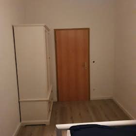Wohnung zu mieten für 1.400 € pro Monat in Magdeburg, Heidestraße