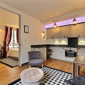Apartment for rent for €1,823 per month in Paris, Rue de Seine