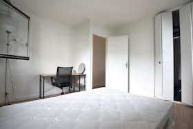 Private room for rent for €650 per month in Créteil, Allée Jean de La Bruyère