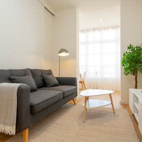 Apartment for rent for €1,950 per month in Barcelona, Passeig de Sant Joan