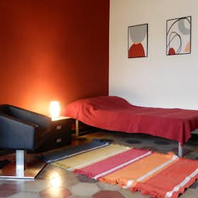 Apartment for rent for €1,300 per month in Turin, Corso Giulio Cesare