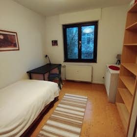 私人房间 正在以 €550 的月租出租，其位于 Frankfurt am Main, Rödelheimer Parkweg