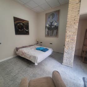 Apartment for rent for €1,250 per month in Valencia, Plaça Rojas Clemente
