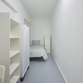 Private room for rent for €400 per month in Lisbon, Rua Carlos Malheiro Dias