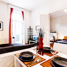 Apartment for rent for HUF 472,981 per month in Budapest, Jókai tér