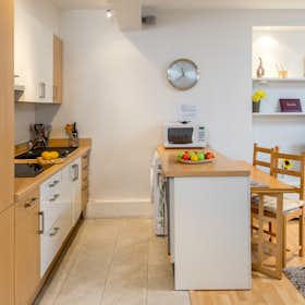 Apartment for rent for £5,000 per month in London, Queensway