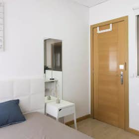 Private room for rent for €625 per month in Madrid, Avenida de América