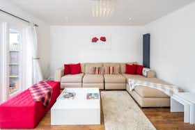 Appartamento in affitto a 3.100 £ al mese a London, Northcroft Road