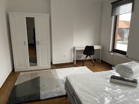 私人房间 正在以 €590 的月租出租，其位于 Woluwe-Saint-Pierre, Montagne de la Gare