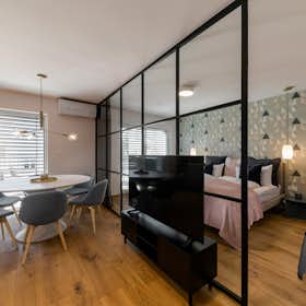 Apartment for rent for €1,800 per month in Ljubljana, Vipavska ulica