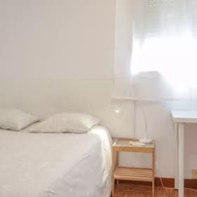 Private room for rent for €520 per month in Madrid, Calle del Poeta Joan Maragall