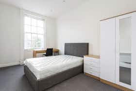 Apartment for rent for £2,495 per month in Leeds, Blenheim Terrace