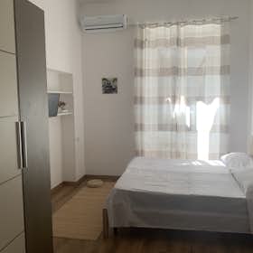 Private room for rent for €780 per month in Rome, Via Nino Bixio