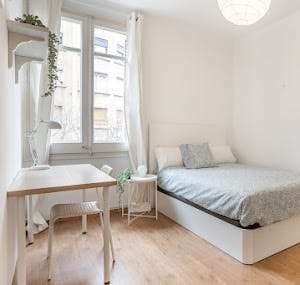 Private room for rent for €856 per month in Barcelona, Carrer de Còrsega