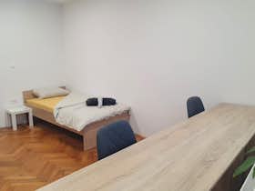 共用房间 正在以 €340 的月租出租，其位于 Ljubljana, Bavdkova ulica