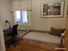 Private room for rent for €550 per month in Sant Cugat del Vallès, Carrer Domènech