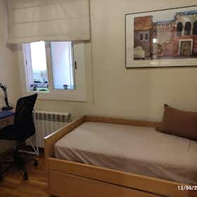 Отдельная комната сдается в аренду за 550 € в месяц в Sant Cugat del Vallès, Carrer Domènech