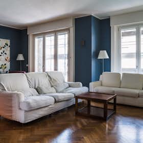 Apartment for rent for €3,490 per month in Milan, Viale Andrea Doria