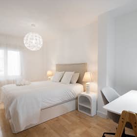 Apartment for rent for €3,100 per month in Madrid, Calle de Téllez